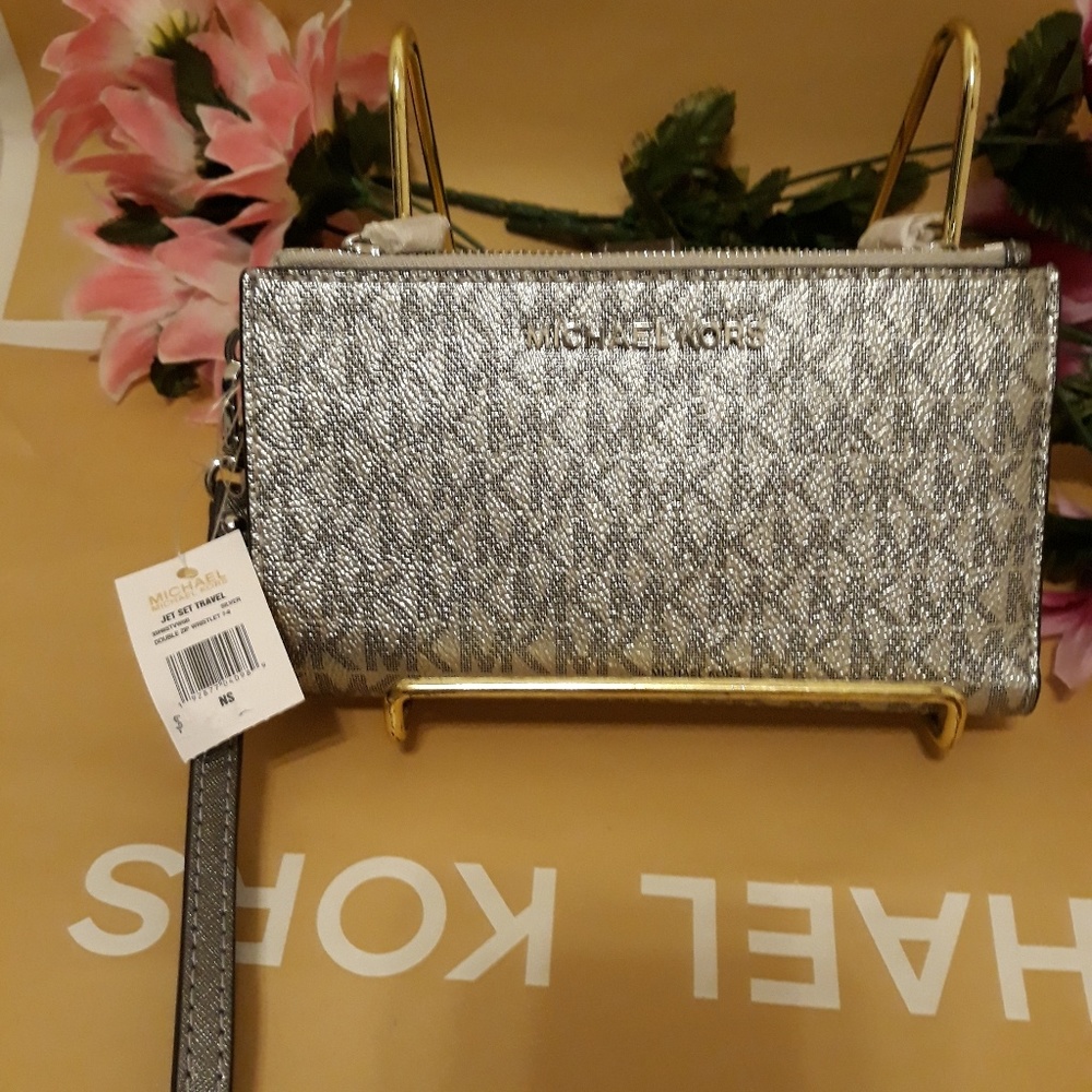 Michael kors wristlet / wallet